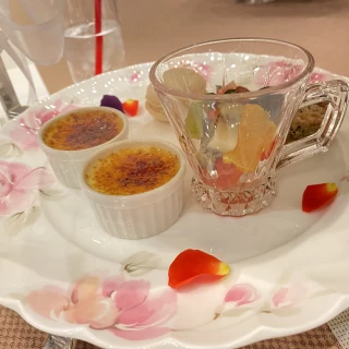 デザートビュッフェの試食です。