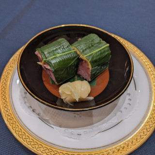 広島菜で巻いた穴子のお寿司。