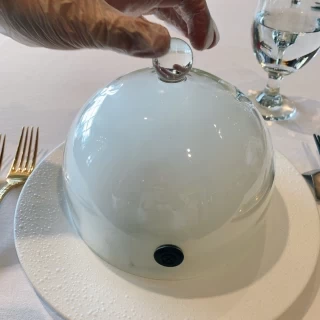 燻製でとじこめていて、開ける演出も。
