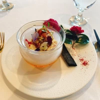 前菜。演出が素敵でした。