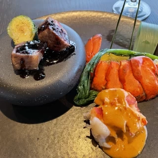 試食のお肉料理とお魚料理