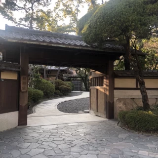 披露宴会場に入るところです。和な雰囲気でとてもステキです