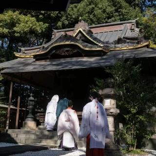 裏の神社へお参り