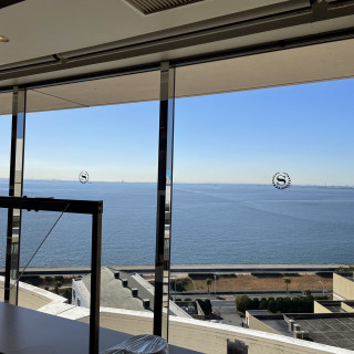 ホテル内の海の見える会場