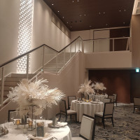 2F大会場の新郎新婦登場階段