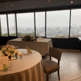 披露宴会場の写真（雨ですが景色はすごく綺麗でした）