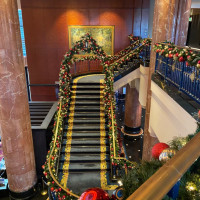クリスマス仕様ロビー階段