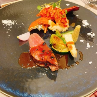 試食のメイン
黒のお皿がステキ