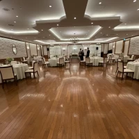 床がフローリングのため、重いドレスでも歩きやすいそうです。