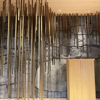 石垣は名古屋城の石垣をイメージ。