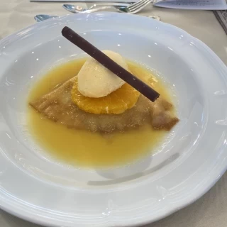クレープのオレンジ風味とヴァニラアイスクリーム炎のファンタジ