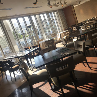 オープンキッチンのある披露宴会場。