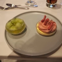 メロンのシャーベット
フランボワーズのタルト