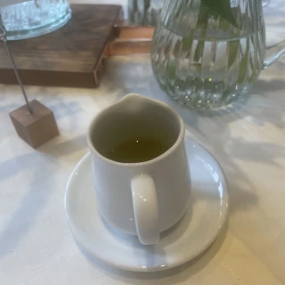 食後の紅茶です。おかわりも聞いてくれました！