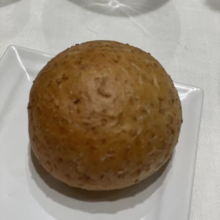 いろんな種類のパンが出てきてどれも美味しかった！