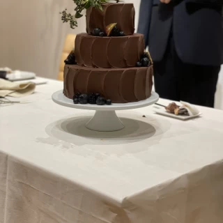 ウエディングケーキがチョコなの、初めて見ました！美味しかった