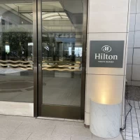 ヒルトンの看板テンションがあがります