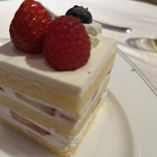 ウエディングケーキの試食も出来ました。