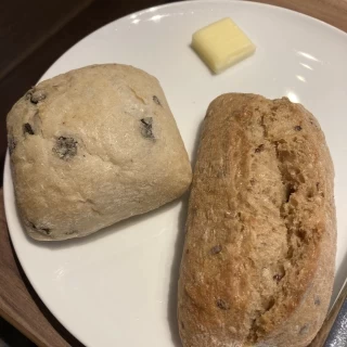 パンもオリーブのパンがとても美味しい