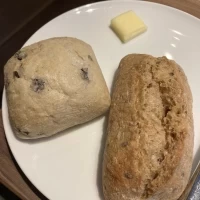 パンもオリーブのパンがとても美味しい