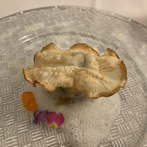 ディナーの1品。根セロリの下にはずわい蟹のほぐし身があります|611070さんの白馬リゾートホテル ラ ネージュ東館の写真(1598555)