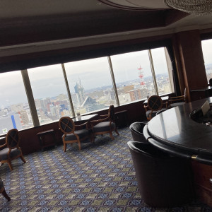 友人たちの待合室になるラウンジ|611070さんのANAクラウンプラザホテル富山の写真(1415435)