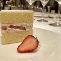 デザートプレートとは別にケーキも提供されました。