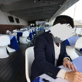 椅子はカジュアル