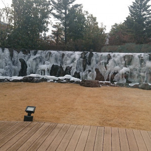 披露宴会場から見える滝
冬だったので凍っている|611287さんの上田玉姫殿の写真(1405867)