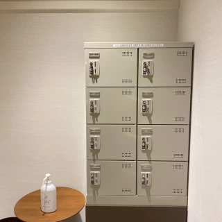 鍵付きの貴重品ロッカーがあったので、安心でした