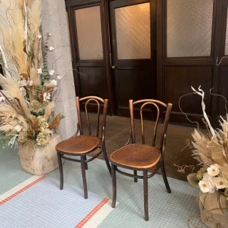 高砂チェアで冬婚らしい花でコーディネートしてもらいました。