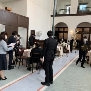 机・椅子はレトロな雰囲気で自分達のイメージにぴったりでした。