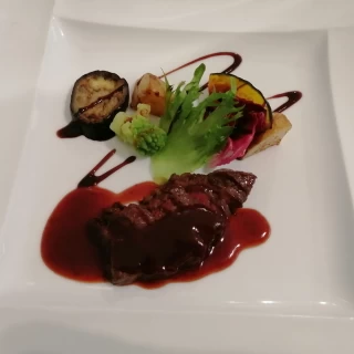 とってもやわらかいメインのお肉です