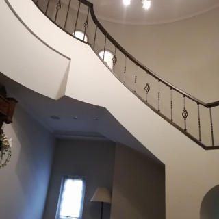 階段があるチャペルは珍しいです