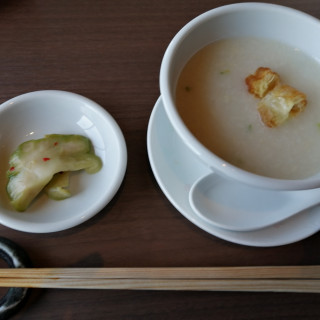 今までに食べたことのないような味のお粥です