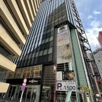 結婚式場にはあまり見えないですが、会場名の記載が分かりやすい
