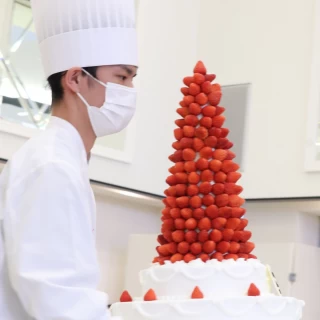 いちごのクロカンブッシュ