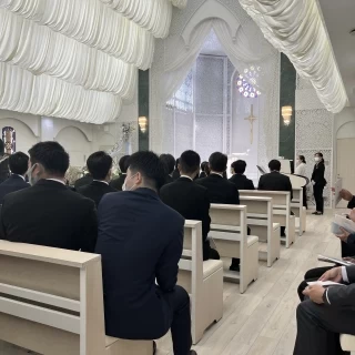 白を基調とした挙式会場
