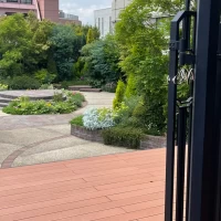 教会前の緑