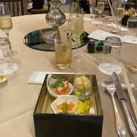 テーブルと料理