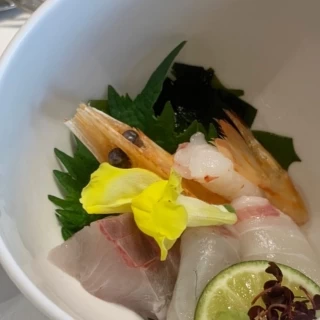 お造り新鮮で美味しいです。