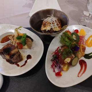 お肉とカルパッチョとお茶漬けです