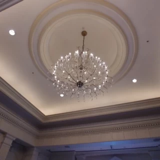 チャペルのシャンデリア