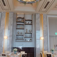 壁面のデザインやライトも素敵
