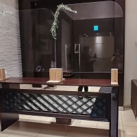 受付。シンプルで落ち着いてます。