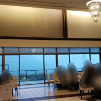 外の景色がよく見える会場