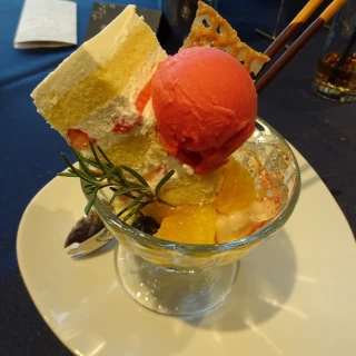 ケーキはパフェにアレンジ可能