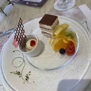 お洒落な盛り付けのデザートです。