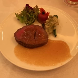 メイン料理のお肉
ヒレ肉でした！！