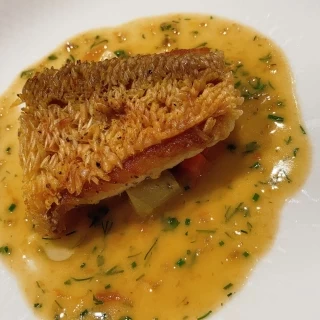魚料理
鱗がパリパリで美味しい